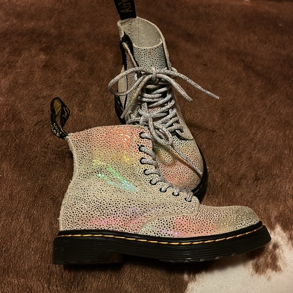 Dr. Marten’s Toddler 1460 Pascal Iridescent Lace Up Boots Size 8 Sparkly Rainbow - Picture 3 of 8
